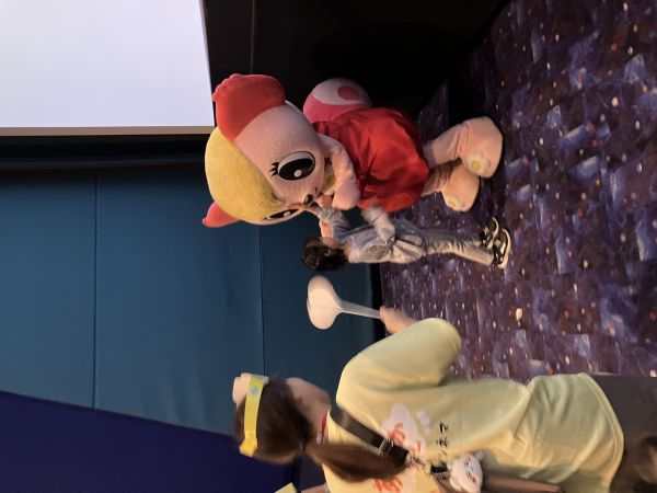 知的障害や発達障害のある子どもたちやその家族にも映画を楽しんでもらおうと開かれた上映会＝主催者提供