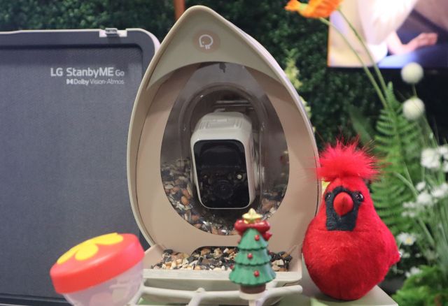 エサ入れの中心にカメラが設置されています