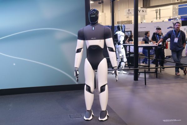 CESで展示された人型ロボット