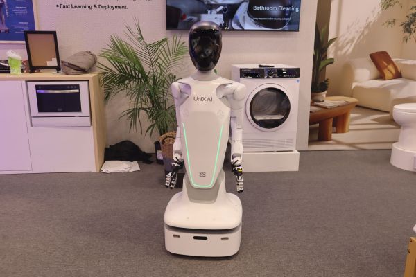 CESで展示された人型ロボット