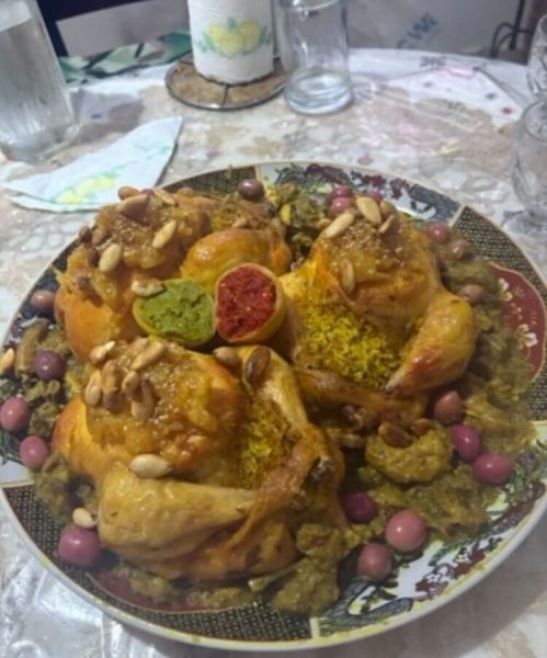 一つの大皿からみんなで食べる