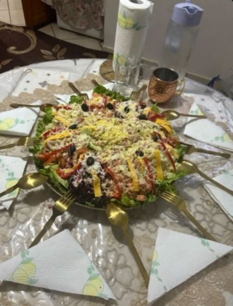 一つの大皿からみんなで食べる