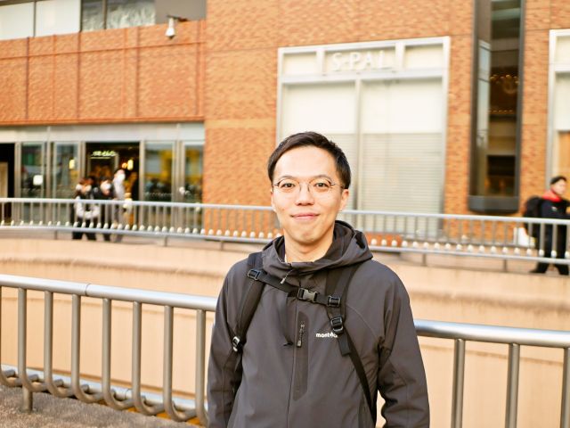 仙台駅前にて。余暇は「渓流でヤマメやイワナを釣るのが楽しい」