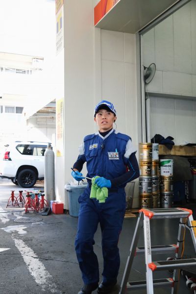 ENEOSウイングで正社員として働きながらフットサル選手として活動する江口未珂さん＝本人提供